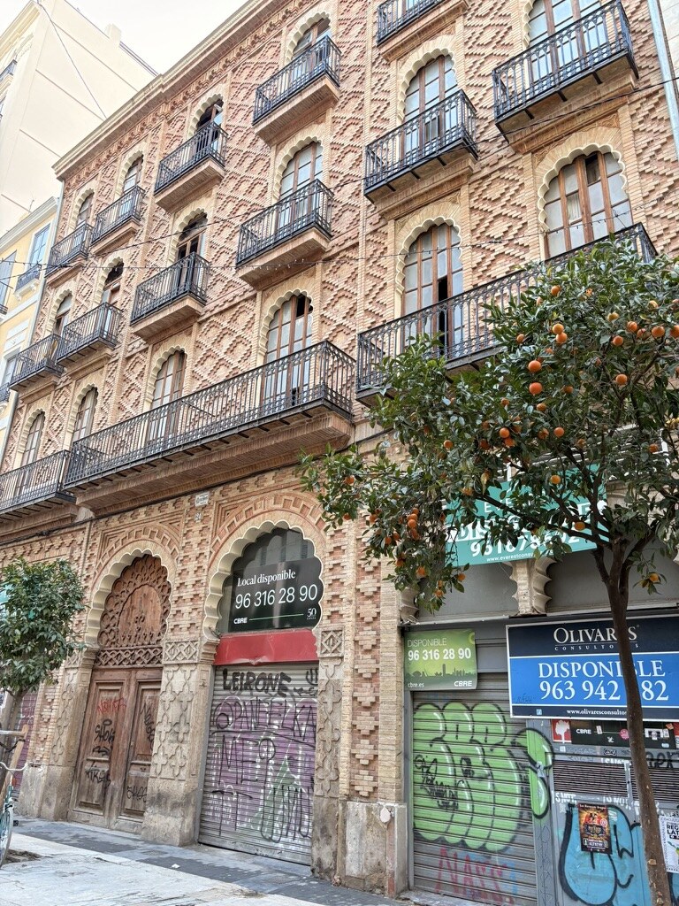 Valencia · Fassaden und Orangenbäume